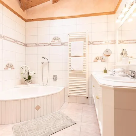 شقة Wellnessappartements Margit ألباخ