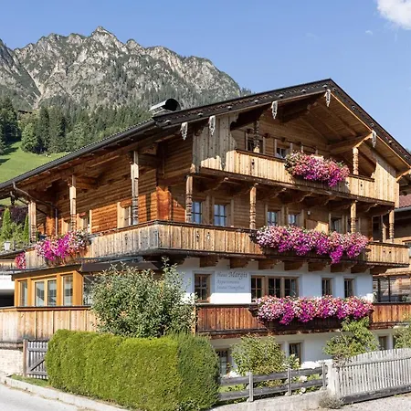 Wellnessappartements Margit Apartment *